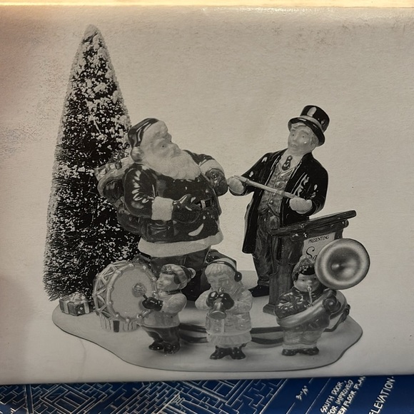 Department 56 Santa Comes to Town 1997 - Picture 3 of 4